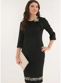 Rochie eleganta neagra cu brosa si broderie aurie la tiv