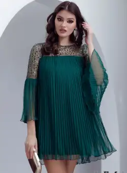 Rochie eleganta verde din tull plisat cu broderie pretioasa in partea superioara