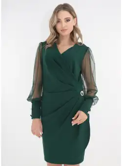 Rochie eleganta verde-smarald accesorizata cu brosa in talie