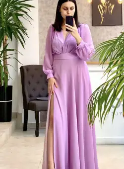 Rochie lunga de ocazie confectionata din material fluid cu partea superioara petrecuta si slit pe picior