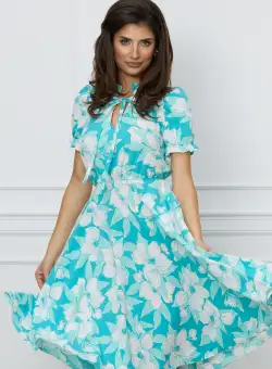 Rochie MBG bleu cu imprimeu floral alb si snur la baza gatului