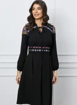 Rochie Moze neagra cu broderie mov
