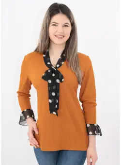 Bluza camel cu volane si esarfa din voal cu buline