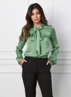 Bluza MBG verde cu funda la guler