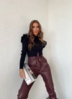 Bluza neagra cu perle si volane