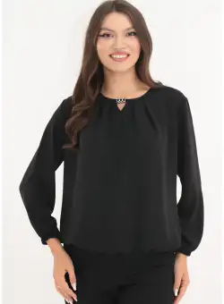 Bluza neagra cu pliuri si decupaj la decolteu