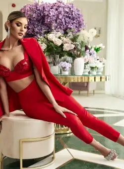 Bustiera rosie eleganta cu paiete in partea din fata