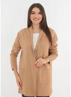 Cardigan bej tricotat cu model discret