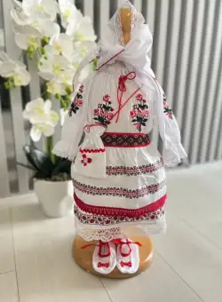 Costum national fetite Mira 14