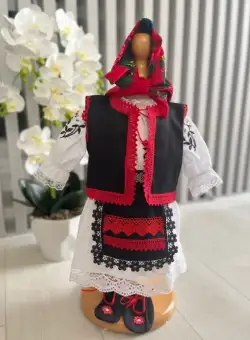 Costum national fetite Mira 6