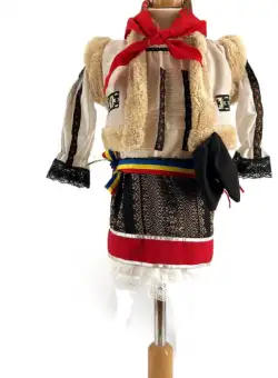 Costum Traditional Fetite Bianca 13