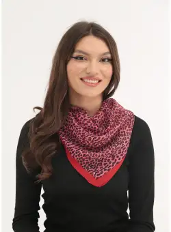 Esarfa patrata din matase cu animal print roz