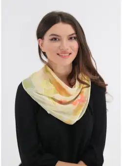 Esarfa patrata galbena cu flori maxi din matase