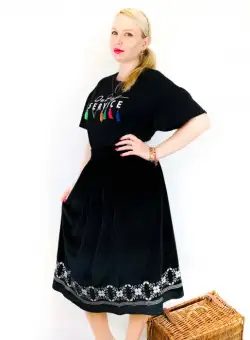 Fusta din catifea cu motive traditionale 8