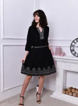 Fusta neagra cu broderie Xenia 2