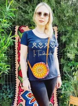 Geanta stilizata cu motive traditionale cu floare 9