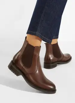 Ghete dama piele maro Trania