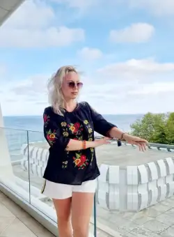 Ie Traditionala Cezara 8