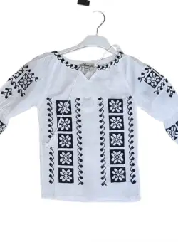 Ie traditionala fetita Erika