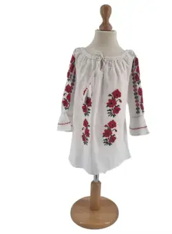 Ie traditionala fetite Alexandra 13