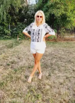 Ie Traditionala Karina