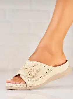 Papuci/Slapi Bej din Piele Ecologica Elsey