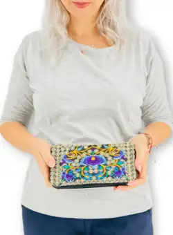 Portofel stilizat cu motive traditionale 8