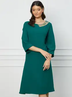 Rochie Anastasia verde cu margele la decolteu