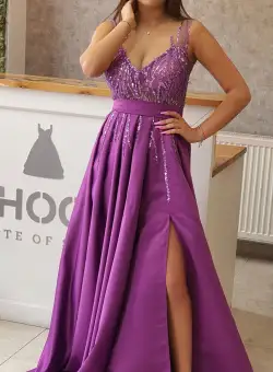 Rochie de ocazie lunga din tafta cu boderie din perle fine si paiete in partea superioara