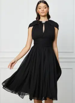 Rochie Dy Fashion neagra din voal cu accesoriu la decolteu