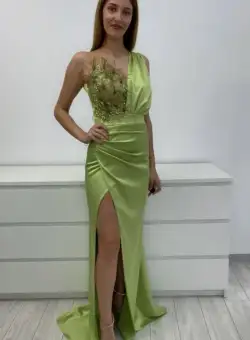 Rochie eleganta din tafta cu slit pe picior si broderie pretioasa la bust