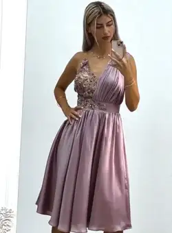 Rochie eleganta in clos prevazuta cu broderie florala 3d si perle