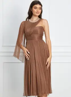 Rochie Ginette maro din matase cu aplicatie tip colier