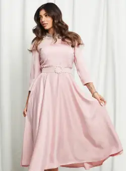 Rochie Ingrid roz cu fulgi la bust si curea in talie