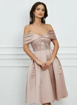Rochie MBG roz cu umeri goi si paiete pe bust
