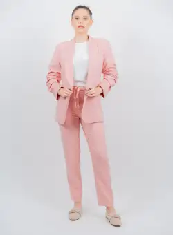 Sacou dama roz prafuit casual cu manea incretita si revere tip sal