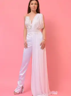 Salopeta alba din tafta elastica cu trena din voal si bust din broderie cu perle