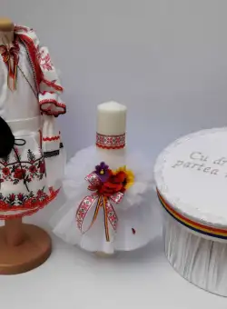 Set Botez Traditional Marina 7 - 3 piese Botez Traditional : costumas, lumanare si cutie