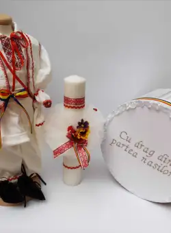 Set Botez Traditional Raul 13 - 3 piese Botez Traditional : costumas, lumanare si cufar