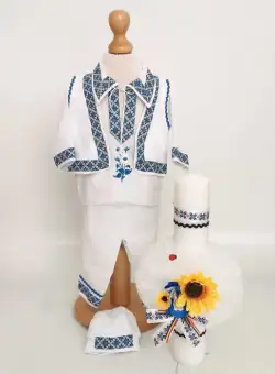 Set Costum National pentru baieti Raul 29: lumanare si costumas