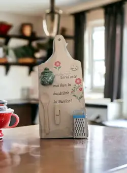 Tocator mare din lemn cu maner si gaura de agatat 35 cm si accesorii - Bunica