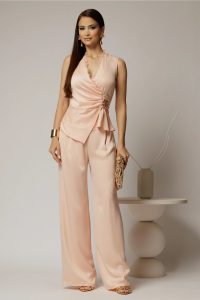 Compleu dama roz din satin cu bluza cu dantela la decolteu si pantaloni