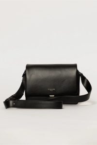 Geanta eleganta neagra cu finisaj neted