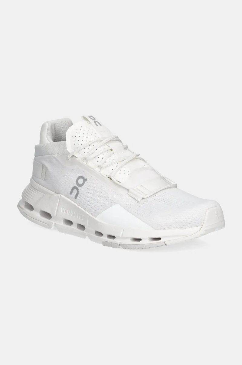 On  sneakers CLOUDNOVA 2