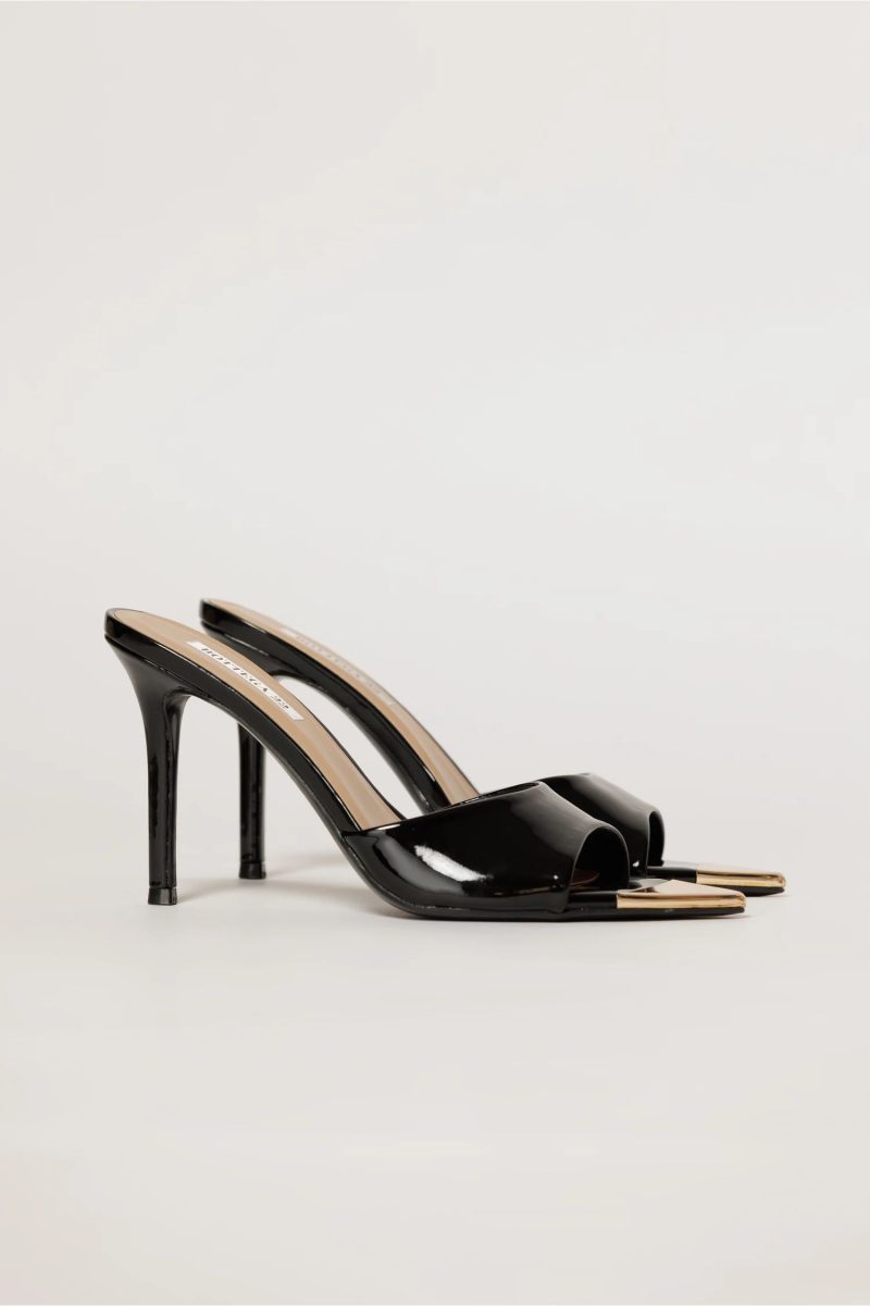 Sandale negre de tip mule cu varful metalic auriu